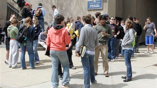 Pitt_bombthreat